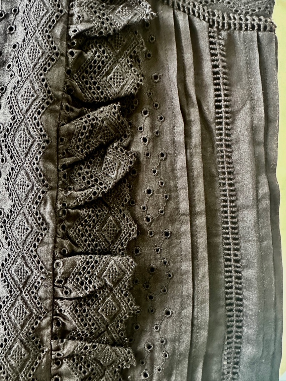 Black Eyelet Lace Trim Sleeveless Top - Frame sz medium - Picture 10 of 11